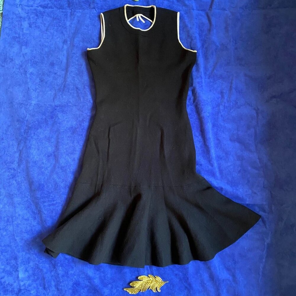 Black Sleeveless Dress – Open Back Flared Hem – Elegant Vintage Summer Style